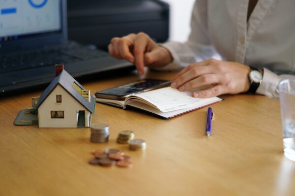 Selling a House on a Tight Timeline: Speed, Cost & Certainty